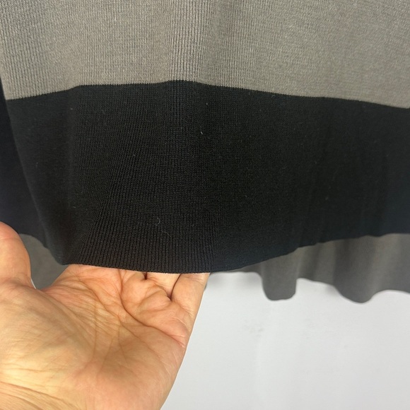 Eileen Fisher Classy Neutral Minimalist Ribbed Black Gray Knit Top  Size XS - Picture 7 of 9